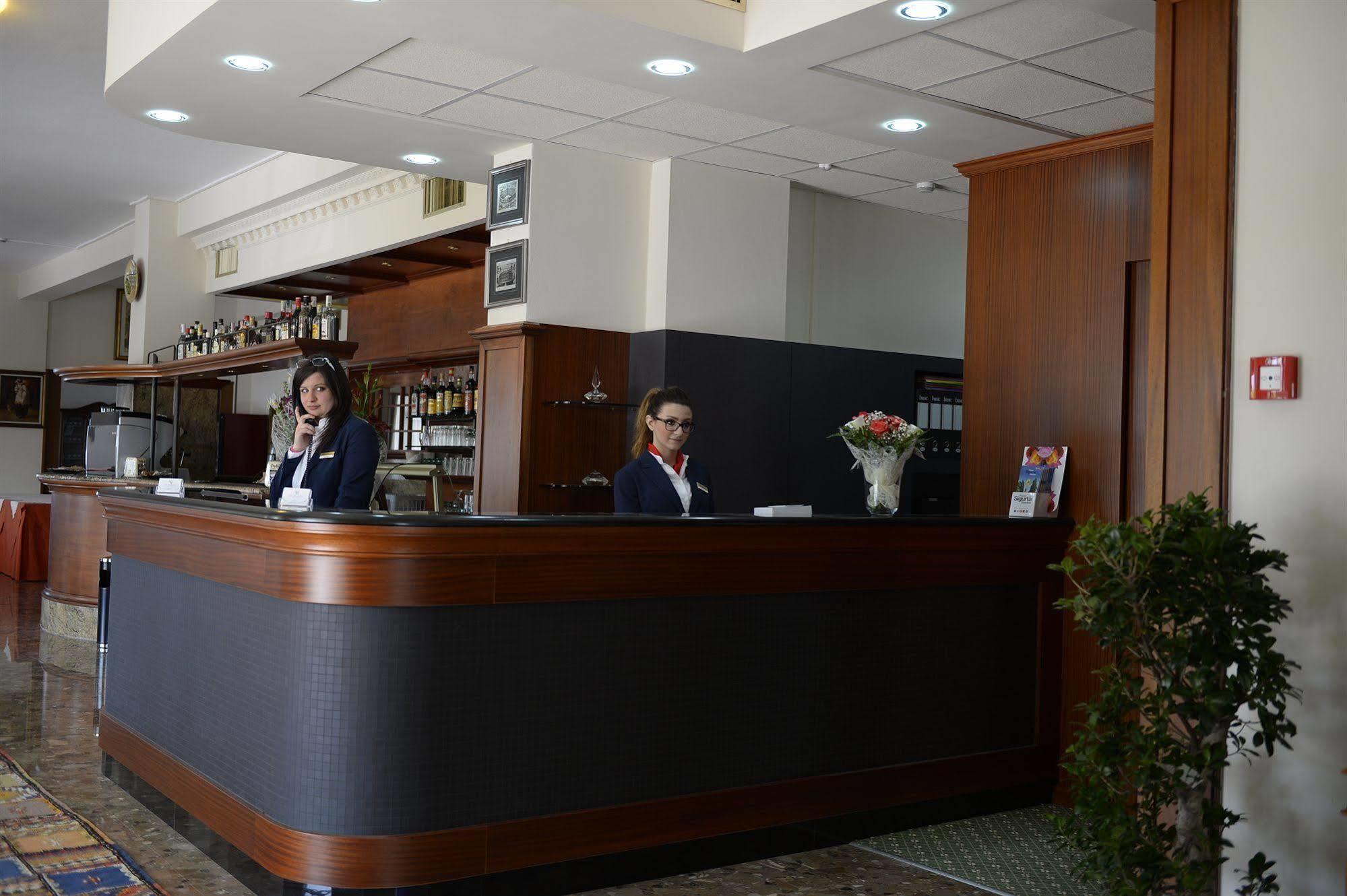 Hotel San Benedetto Peschiera del Garda Dış mekan fotoğraf